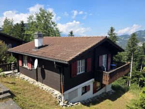 Alpen-Chalet Grüsch – Außenansicht mit Panoramablick auf die Berge