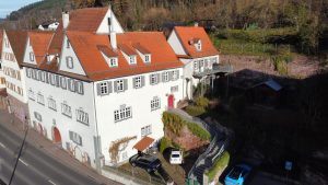 Steinhaus Calw – Außenansicht historisches Gebäude an der Nagold